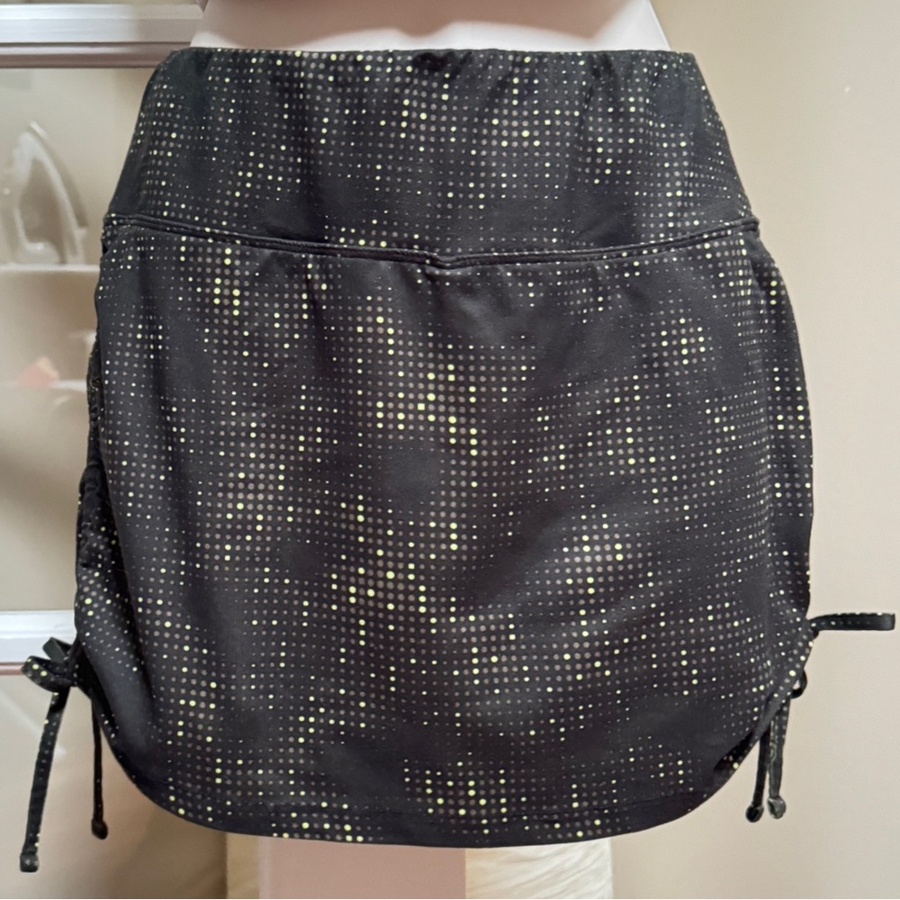 Marika Black and Lime Yellow Skorts
